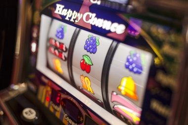 Money Train live-dealer slot interface on mobile phone